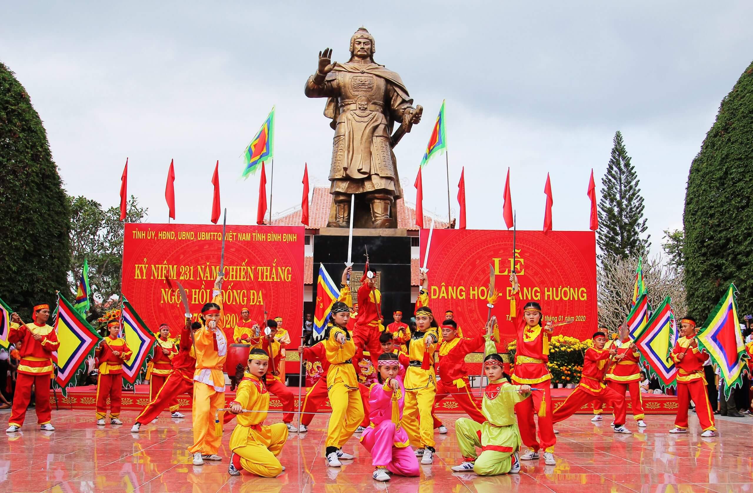 Tham quan bảo tàng Quang Trung