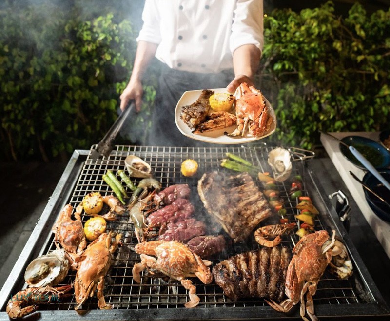 Bạn có thể chuẩn bị ít thịt để nướng BBQ cùng bạn bè